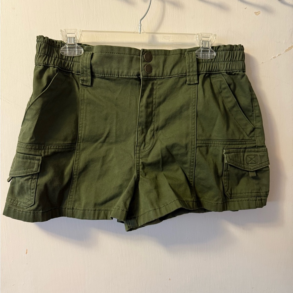 Arizona Jean Co. Green shorts with cargo pockets, size 13.